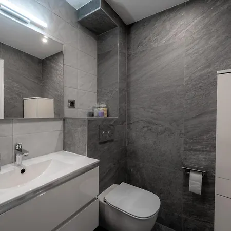 Cozy Close To Port Of Apartment *