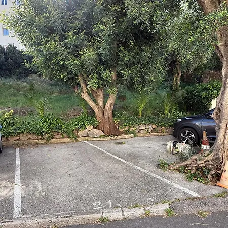 Cozy Close To Port Of * Nice